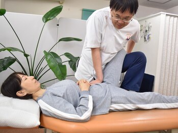 船橋カイロプラクティックオフィスの写真/【猫背/巻き肩/反り腰を改善】正しい姿勢へ整え不調改善&美スタイルへ導く★背筋もぽっこりお腹もスッキリ!