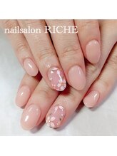 リッシュ(RICHE)/淡い桜のネイル