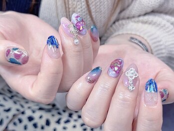 ネイルモンスター 道玄坂店(NAILMONSTER)の写真/豊富なカラーとパーツでお気に入りの爪先へ♪上品な大人ネイルで周りと差をつけて☆持ち込みも可能です◎