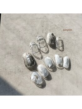 シルニー リム(Silny rim)/アシンメトリーニュアンスネイル