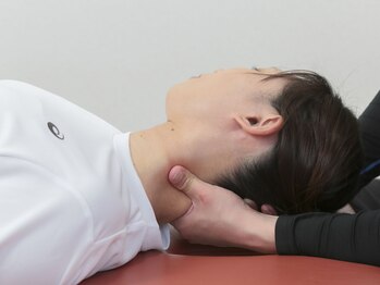 ハレルヤ鍼灸治療院/首のマッサージ