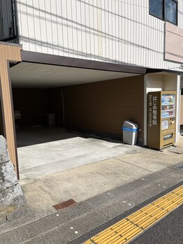 カーム(CALM)/【店舗横に駐車場有】