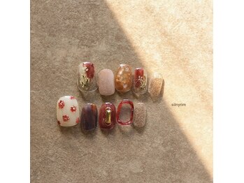 シルニー リム(Silny rim)/アシンメトリーニュアンスネイル