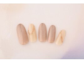 ベージュマグネットネイル