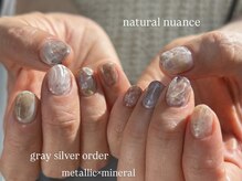 チルダ(tilde)/水彩凹凸ニュアンスネイル