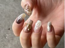 チルダ(tilde)/ブラウン×ホワイトニュアンス