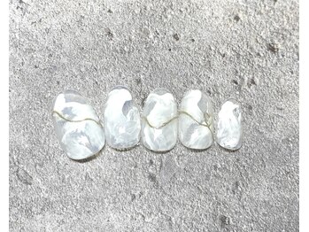 アミュレット(AMULET)/8月定額 6050円(税込)