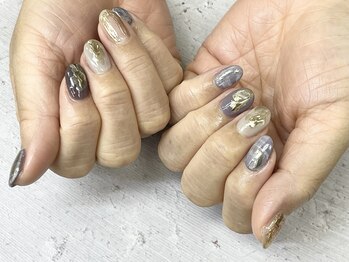 リリィ(RIRI)/グレージュ/ミラーアートネイル