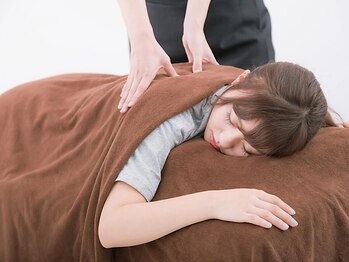 美容カイロエステティック はぴねすの写真/【歴20年の信頼と技術☆首肩の痛みは根本から改善】姿勢や骨盤を整え、肩こりや頭痛から解放されませんか？