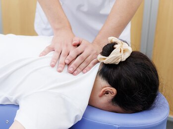 やぎはし整体院 春日部店/背中の奥まで指圧します！！