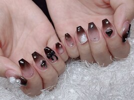 黒グラデーションネイル