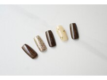 日常に自然に溶け込むシンプルネイルやニュアンスネイル◎