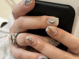 メタリックチークネイル