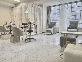 ミニュイネイルバイゼン(minuit nail by Zen)