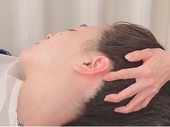 モアビューティー 庚午店(MORE BEAUTY)の写真/【毛穴洗浄×石膏×ヘッド¥17300→¥8250◎】硬くなった頭皮が柔らかくなるのでリフトUP&小顔効果も◎