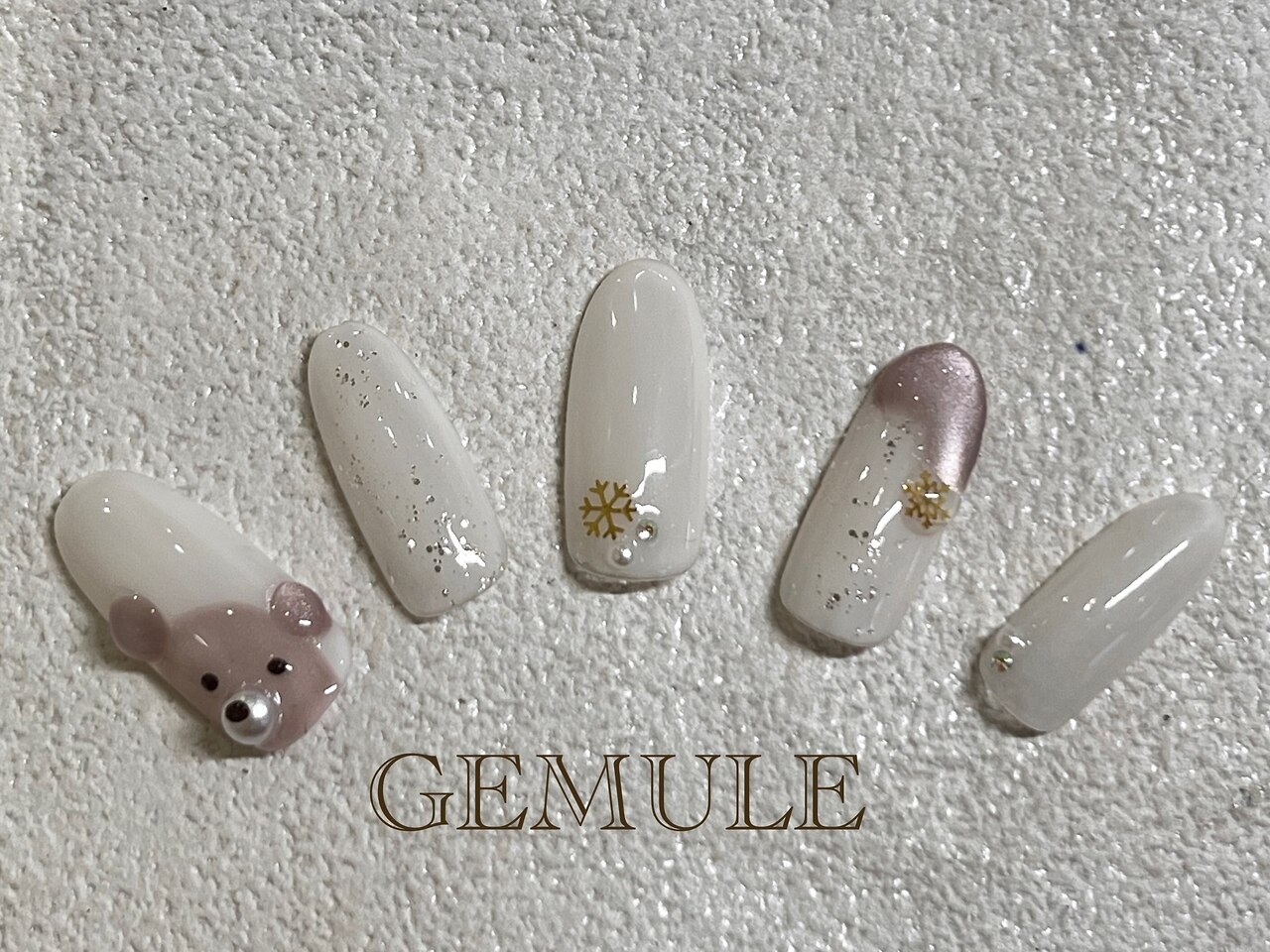 ホワイトワンカラー 2026年冬トレンド】ホワイト ワンカラーのネイルデザイン集｜人気順