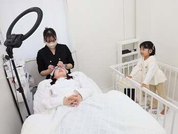 アリー(Ally)の写真/施術ベットの隣にキッズスペース有♪おもちゃ/絵本/タブレットもあるから小さいお子様も安心★(要予約)