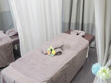 ごくらくごくらく 自由が丘/シックで落ち着いた店内