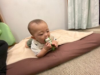 子育てママの整体サロン/施術中のお子様の様子