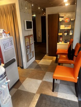 カラダファクトリー 用賀店/用賀駅前店の待合です♪