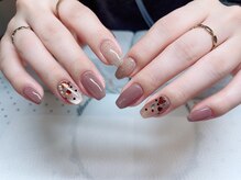 トレンド最先端のワンホンネイルや韓国ネイルが得意♪