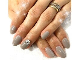 ワンカラー♪ストーンで華やかに