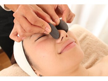 ブルーム(BLOOM)/ホットストーンフェイシャル