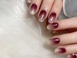 深みボルドー