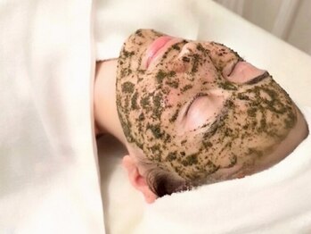 フラーブ(Flourb)の写真/初回から感じられる驚きのトーンUP×ツヤ感UP!経験豊富なスタッフの高技術な施術が低価格で受けられる◎