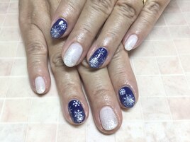 【トレンド】雪の結晶ネイル