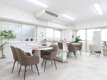 コンセプトユー 新宿(Concept U)の雰囲気（開放感のある明るい4席サロン◎お渡し資料も充実♪）