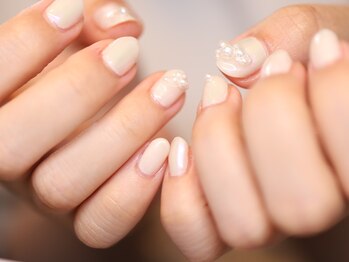 クロ(KURO)/パールでパーティーネイル