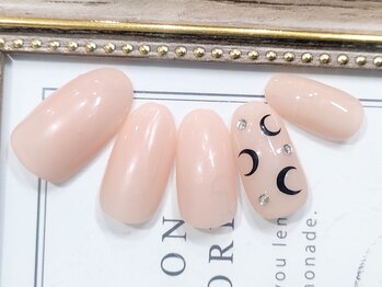 ミュゲットネイル(Muguet nail)/ムーンネイル