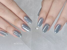 ツヤ感！くすみブルーネイル