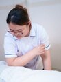 太極ソフト整体 東大和院 肘で使うと腰のツボを押すと凝りをほぐします。
