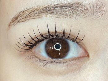 ニィ(NiY)の写真/【圧倒的持続力×高技術】自まつ毛の状態を見極めるオーダーメイド施術で、サロン帰りの美しさが長く続く♪