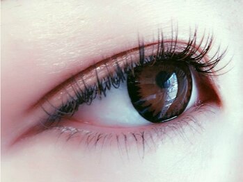 ニュートラル(NEUTRAL)の写真/軽量×高密着フラットラッシュで瞳に光を☆自まつ毛を労わりながら、自然でぱっちりな目元へ