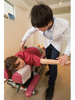 ホリノカイロプラクティック(HORINOカイロプラクティック)/肩こりの原因は背中から？