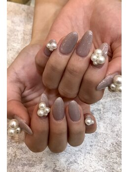 エスフィーネイルサロン ブリーユ(Esfy nailsalon Brille)/大きめパールネイル