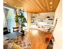 さくらの整体院の雰囲気（院内は明るくて心地よい空間づくりを心がけています）