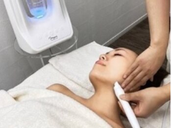 エピファクトリー/施術風景　毛穴洗浄