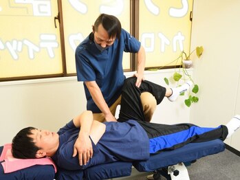 こつこつカイロプラクティックの写真/【腰の悩みを根本から改善】オーナーの自慢の技術で長年の辛さともサヨナラ!施術後は足取りも軽やか♪
