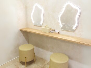 スリースリー(THREE THREE)/メイクスペース｜アメニティあり