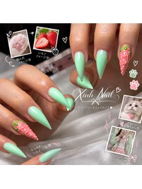 ミントグリーンのいちごネイル