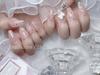 フィーユ(fille)の写真/思わず見とれるスッと伸びた美しい指先に♪亀裂,折れやすい爪などの爪のお悩みもお気軽にご相談下さい♪