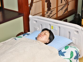 丁場カイロプラクティック/休憩ブースで休息