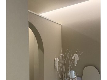 キュニ(Quni)の写真/自宅感のないこだわりのサロン空間が魅力◎周りの目を気にせずリラックスできる完全貸切プライベートサロン
