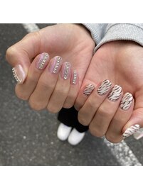 韓国ネイルゼブラ柄ネイル