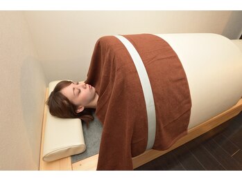 アルム よもぎ蒸し岩盤サロン アルム(alum)の写真/遠赤外線岩盤ドーム・よもぎ蒸しの組み合わせで大量発汗、老廃物をしっかりだすので熟睡・疲労回復に◎！