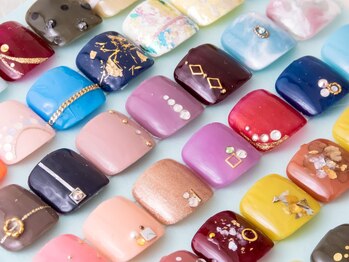 モアネイル つつじヶ丘店(MOAH NAIL)の写真/足元を華やかに彩るフットネイルで女子力UP♪ハンドができない方も特別なフットネイルで気分もアップ◎